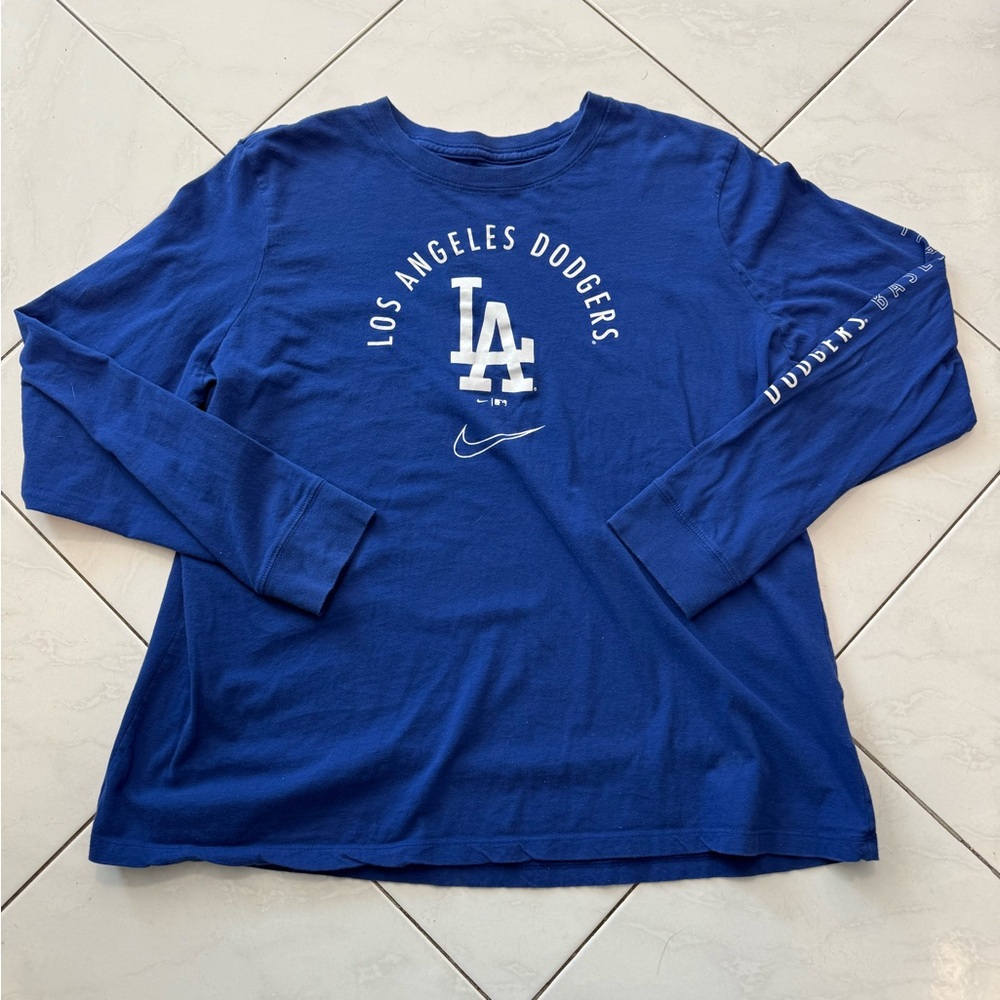 Woman’s Nike LA Dodgers Long Sleeve Tee